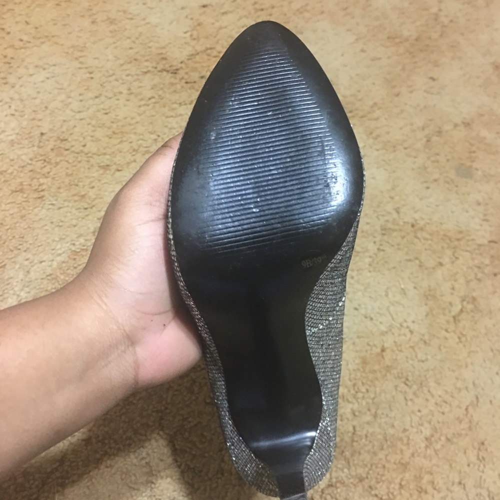 Shoes - Picture 4 of 5